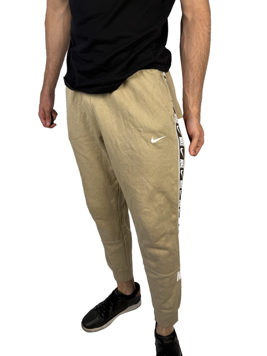 Nike Track Pants – Beige / Creme – Größe M – Standard Fit