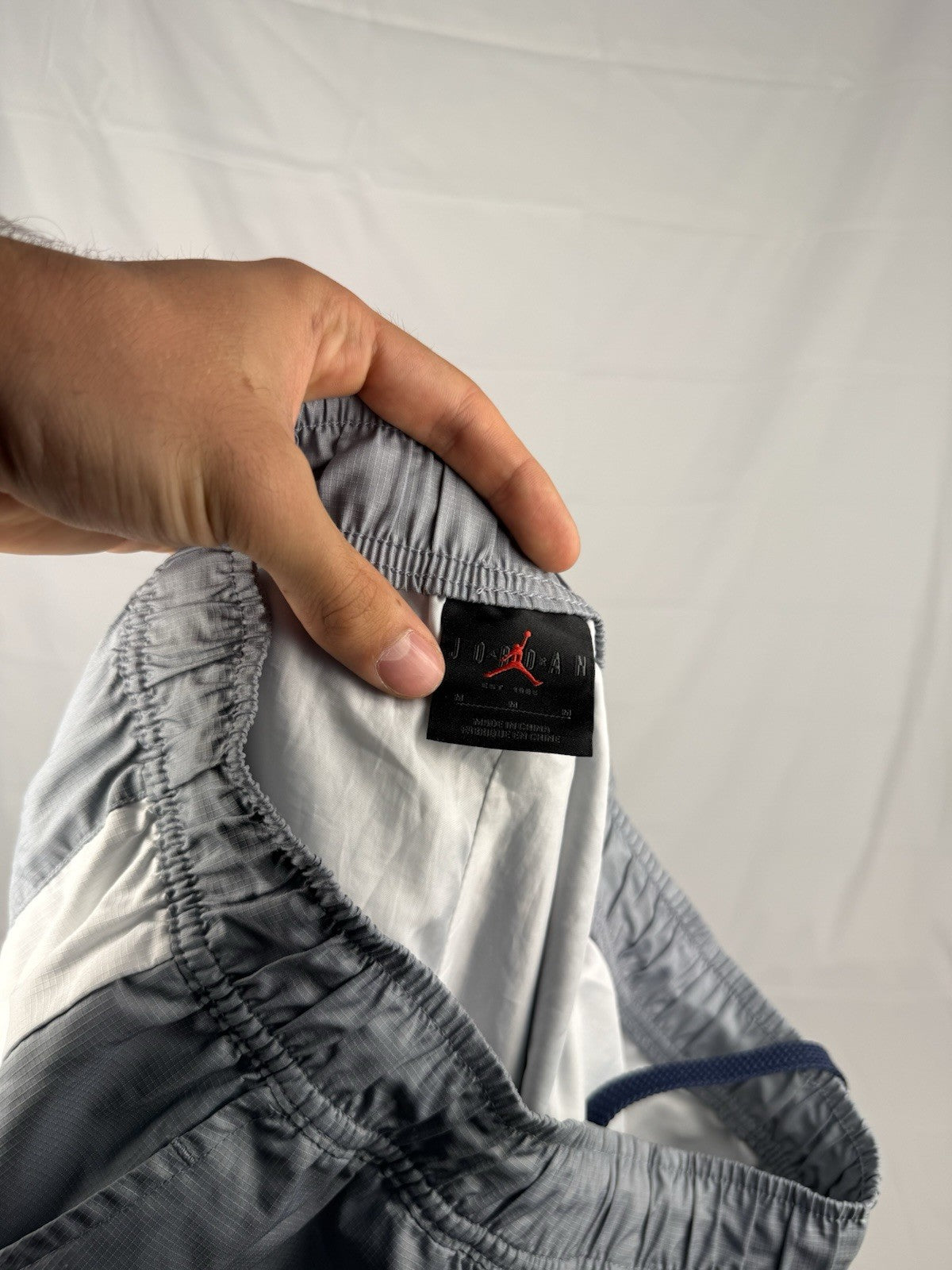 Paris Saint-Germain x Jordan Nylon Track Pants – Grau/Weiß, Baggy Fit, Größe M