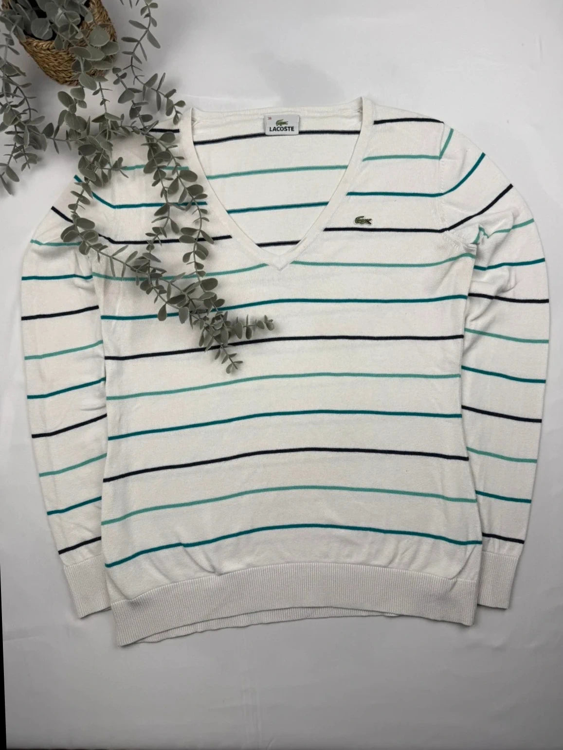 Lacoste – V-Neck Strickpullover – Weiß/Blau gestreift – Größe S (EU 36/38)