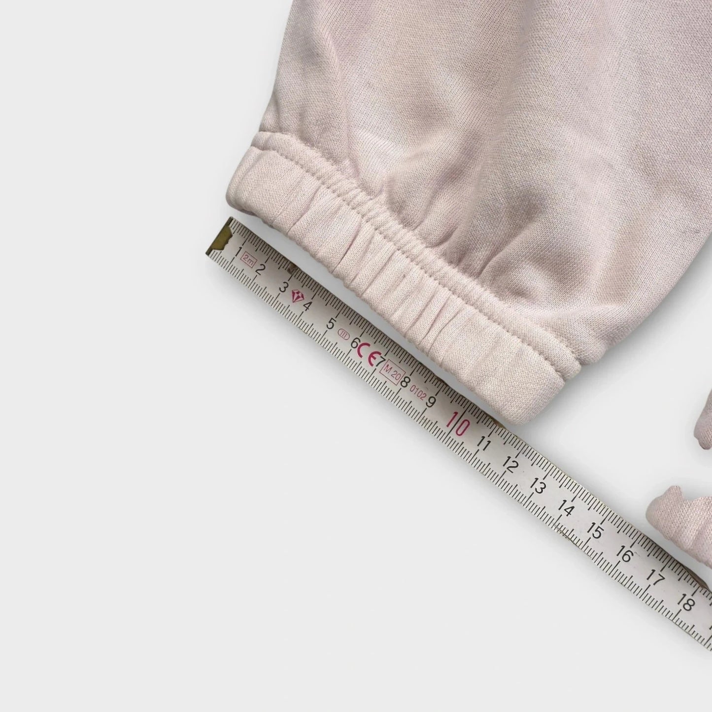 PUMA – Pinker Tracksuit mit silbernem Logo & Backprint – Größe S