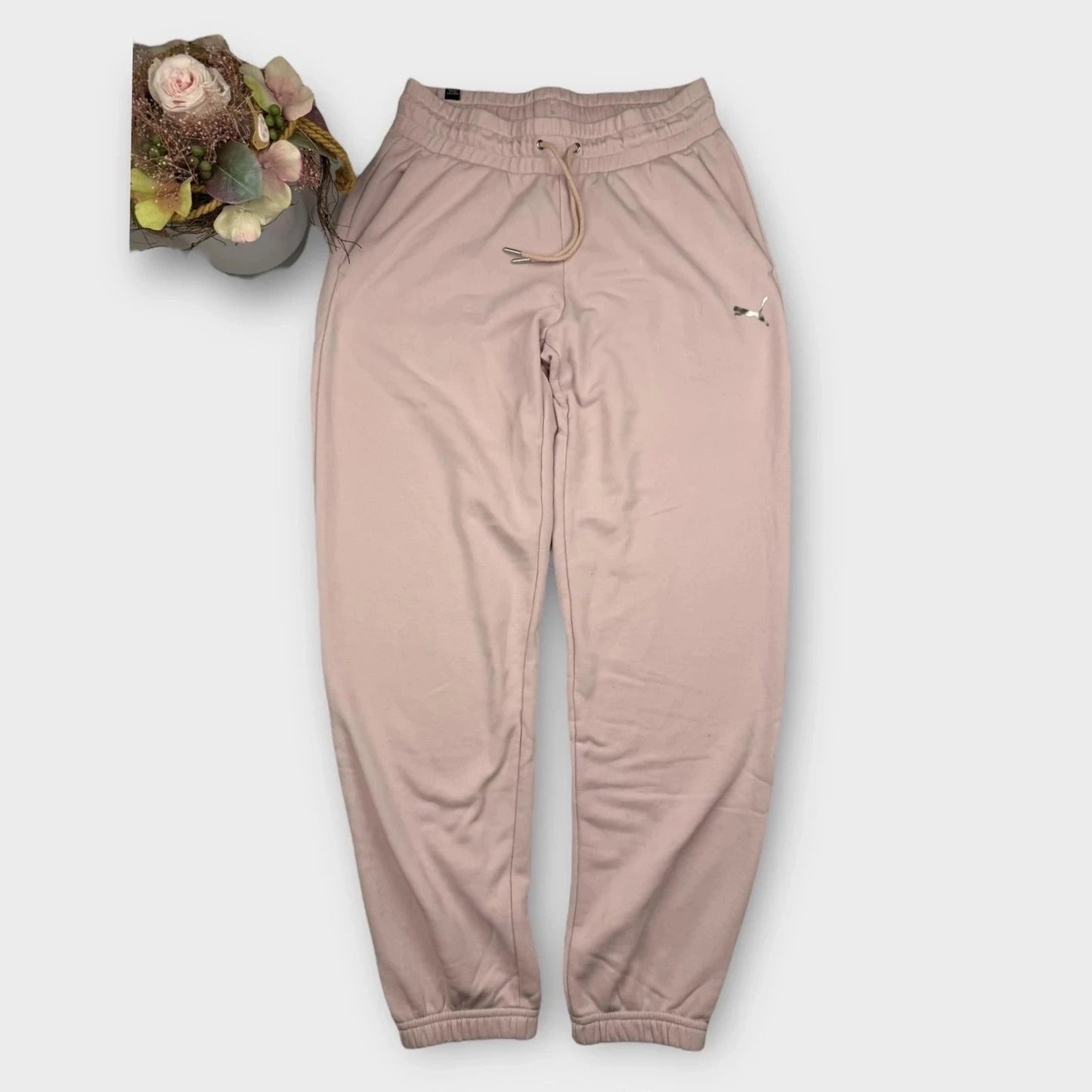 PUMA – Pinker Tracksuit mit silbernem Logo & Backprint – Größe S