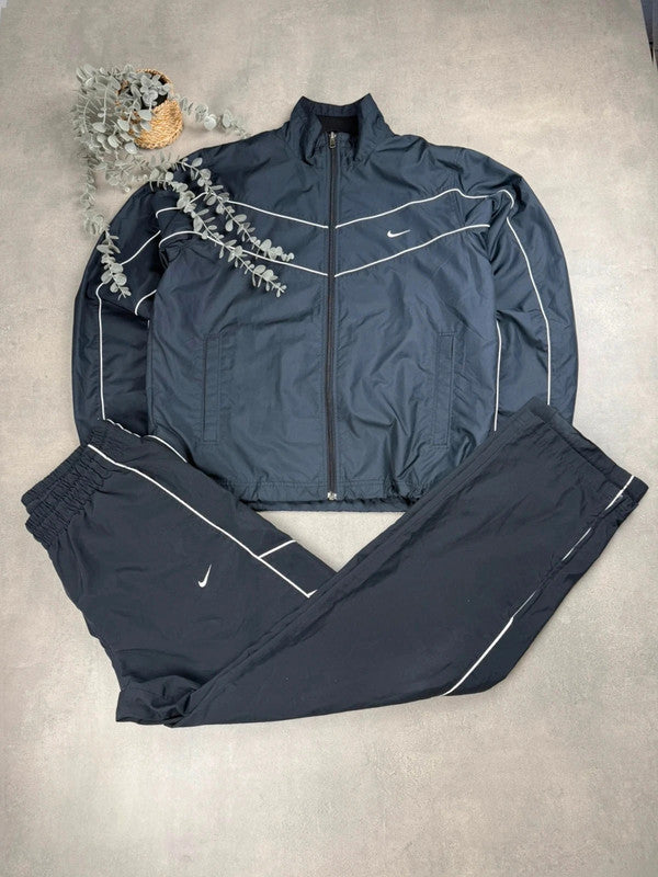 Nike tracksuit – Schwarz – Größe M (passt auch L)