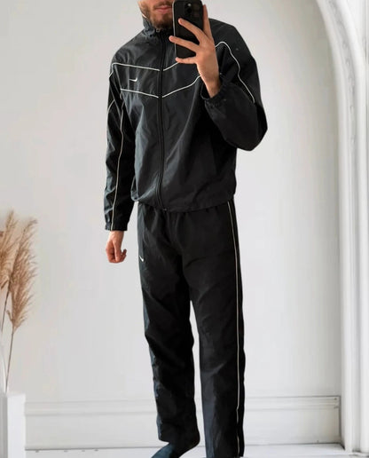 Nike tracksuit – Schwarz – Größe M (passt auch L)