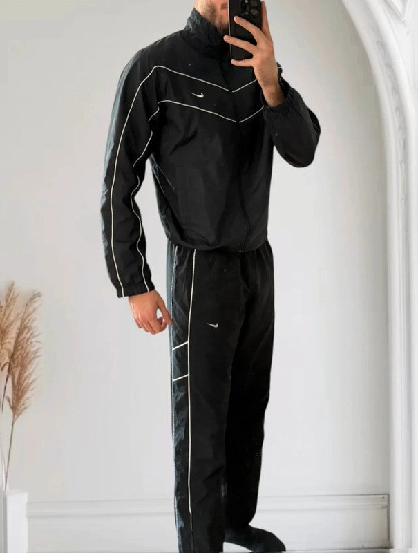 Nike tracksuit – Schwarz – Größe M (passt auch L)