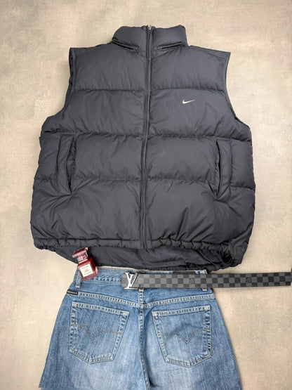 Nike pufferweste – schwarz – Y2K – Größe XL vintage Daunen (Brandloch)