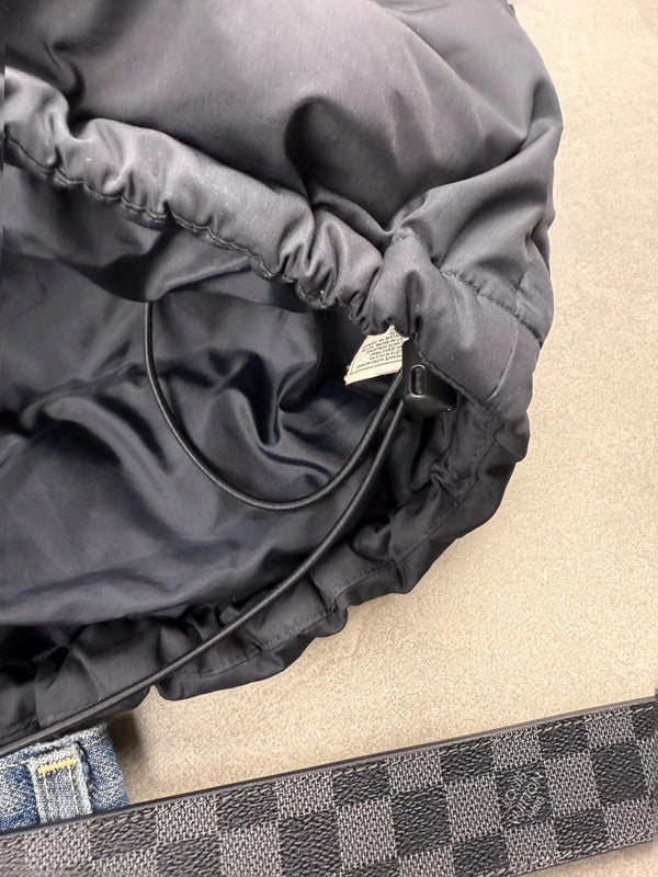 Nike pufferweste – schwarz – Y2K – Größe XL vintage Daunen (Brandloch)