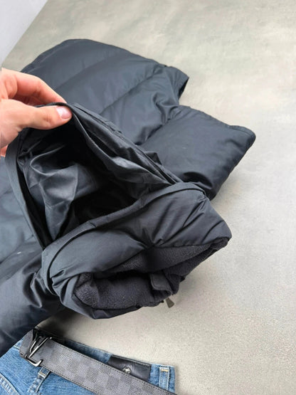 Nike pufferweste – schwarz – Y2K – Größe XL vintage Daunen (Brandloch)