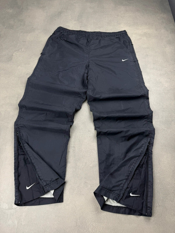 Nike Trackpants – Schwarz – Double Open Leg Stitching – Größe S