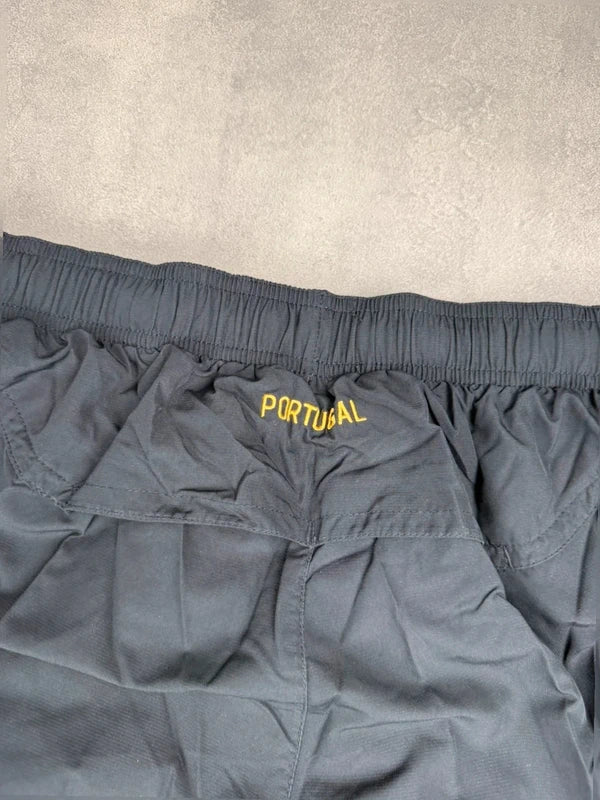 Nike Portugal Trackpants – Logo + Wappen Gestickt Portugal  – schwarz – Größe L