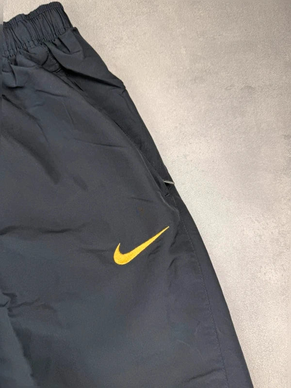 Nike Portugal Trackpants – Logo + Wappen Gestickt Portugal  – schwarz – Größe L