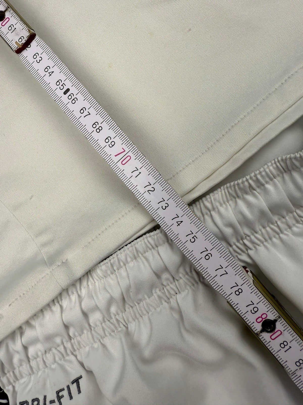 Manchester United Set – Trikot + Shorts – Größe L