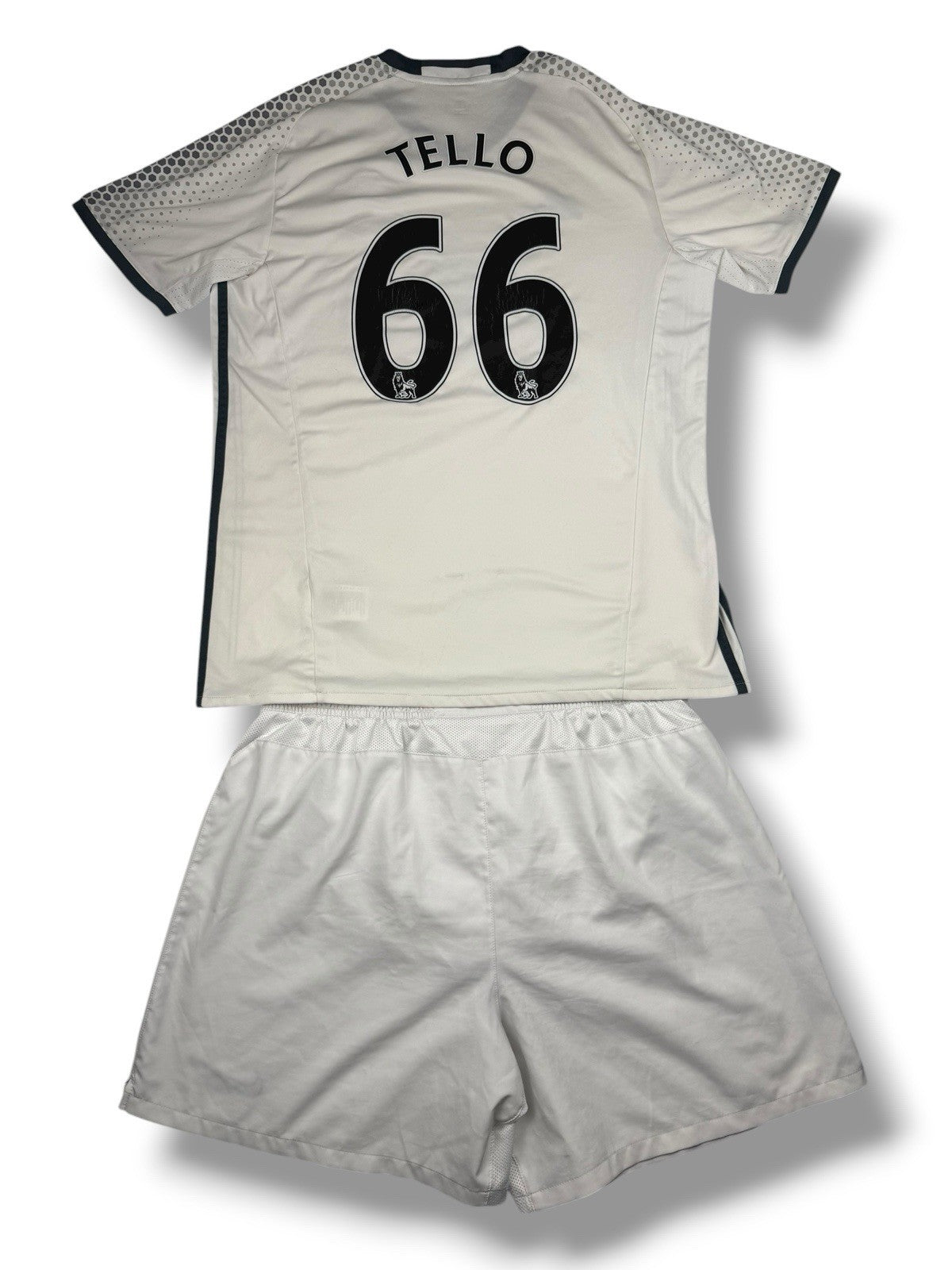 Manchester United Set – Trikot + Shorts – Größe L