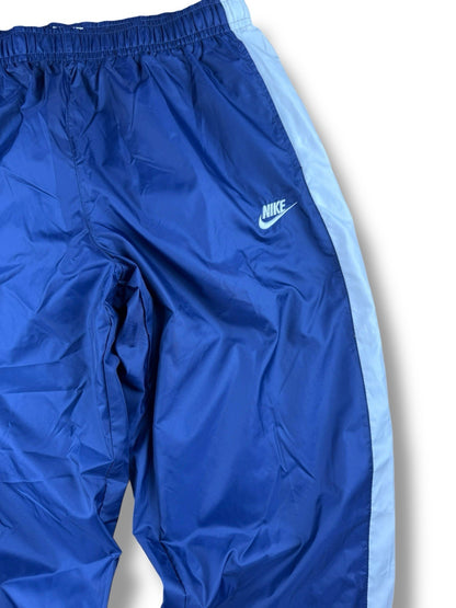 Nike – Nylon Tracksuit – Blau/Weiß – Größe L – Baggy Fit