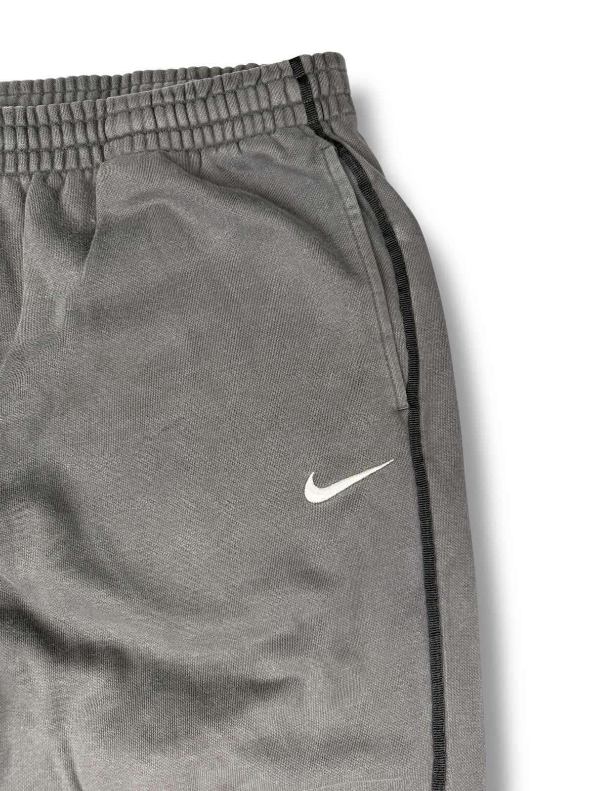 Nike – Jogginghose – Grau mit schwarzem Piping – Größe XL