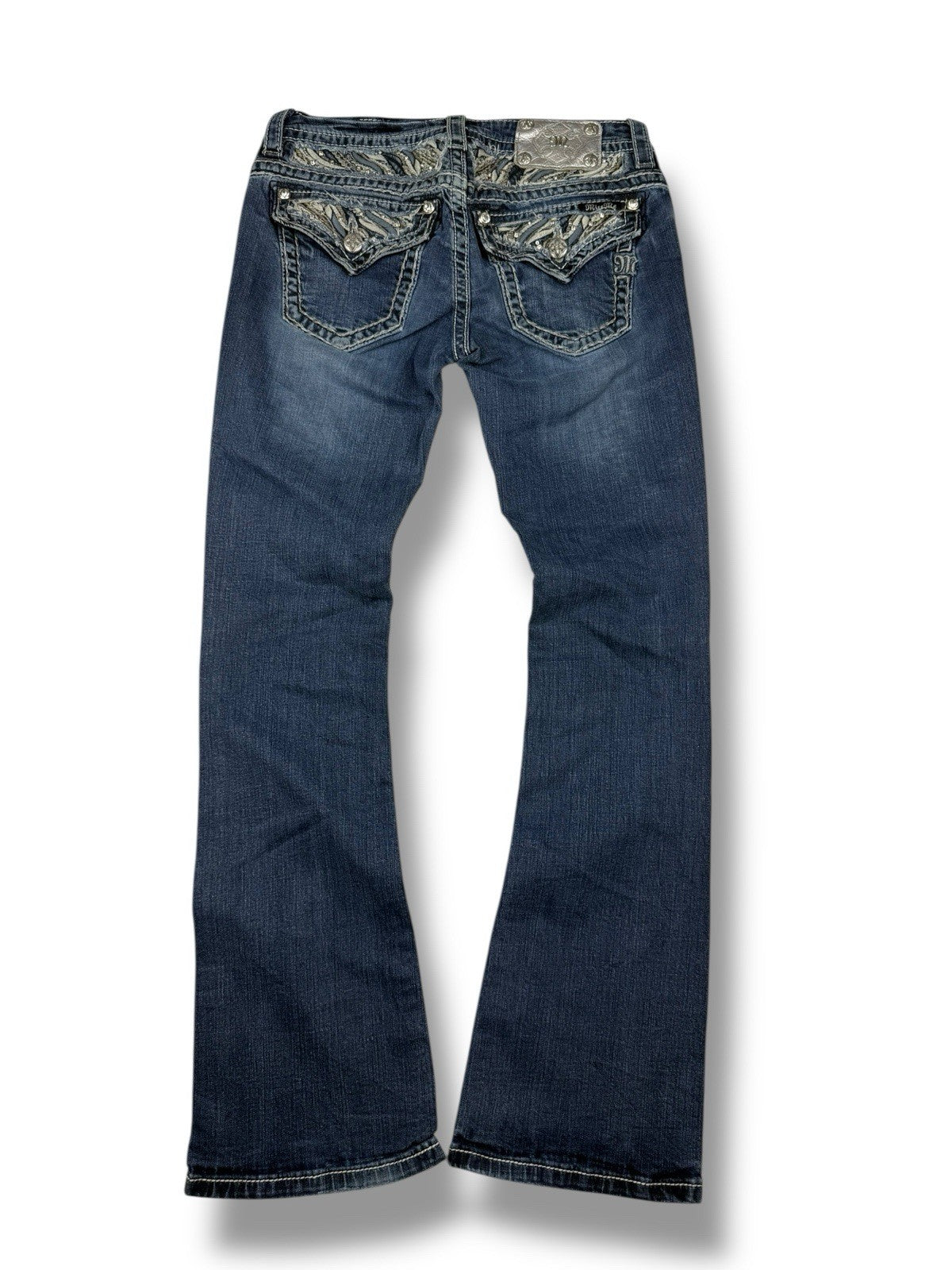 Miss Me Jeans – Dunkelblau – Größe 28 – Flared Bootcut – Signature Backpockets