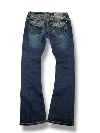 Miss Me Jeans – Dunkelblau – Größe 28 – Flared Bootcut – Signature Backpockets