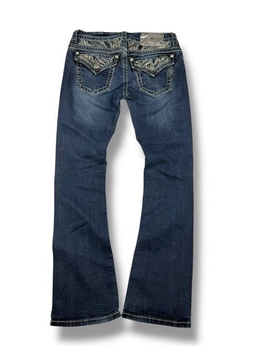 Miss Me Jeans – Dunkelblau – Größe 28 – Flared Bootcut – Signature Backpockets