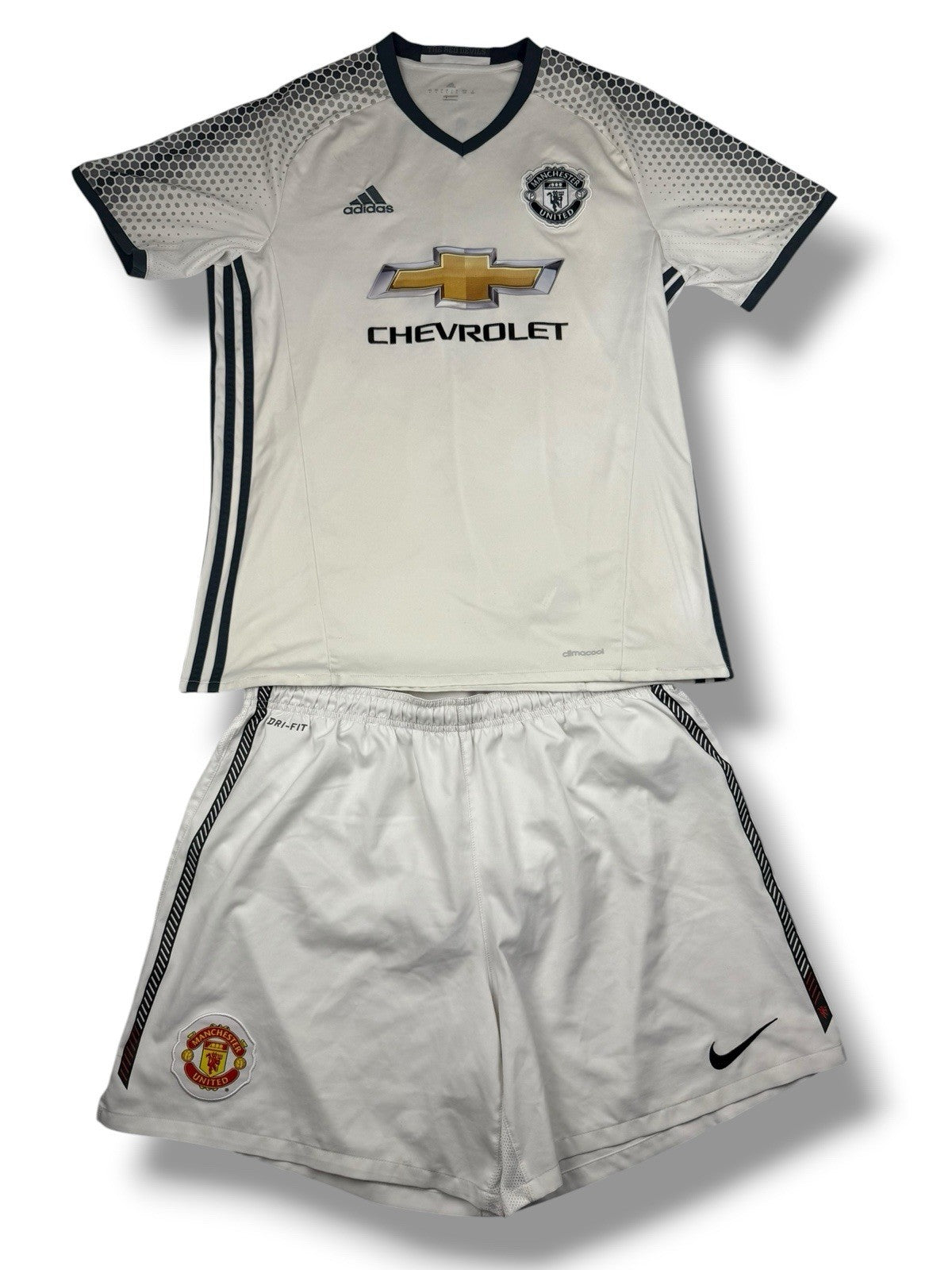 Manchester United Set – Trikot + Shorts – Größe L