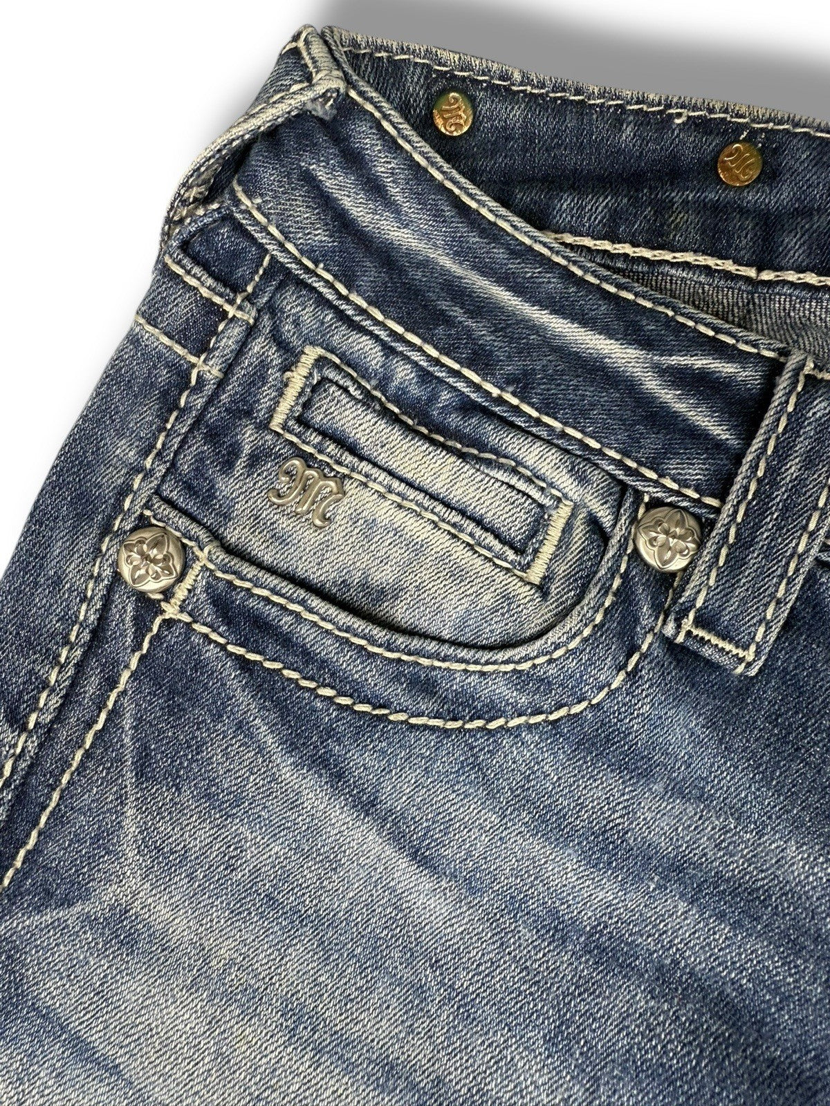 Miss Me Jeans – Hellblau – Größe 28 – Flared Bootcut – Engelsflügel Backpockets