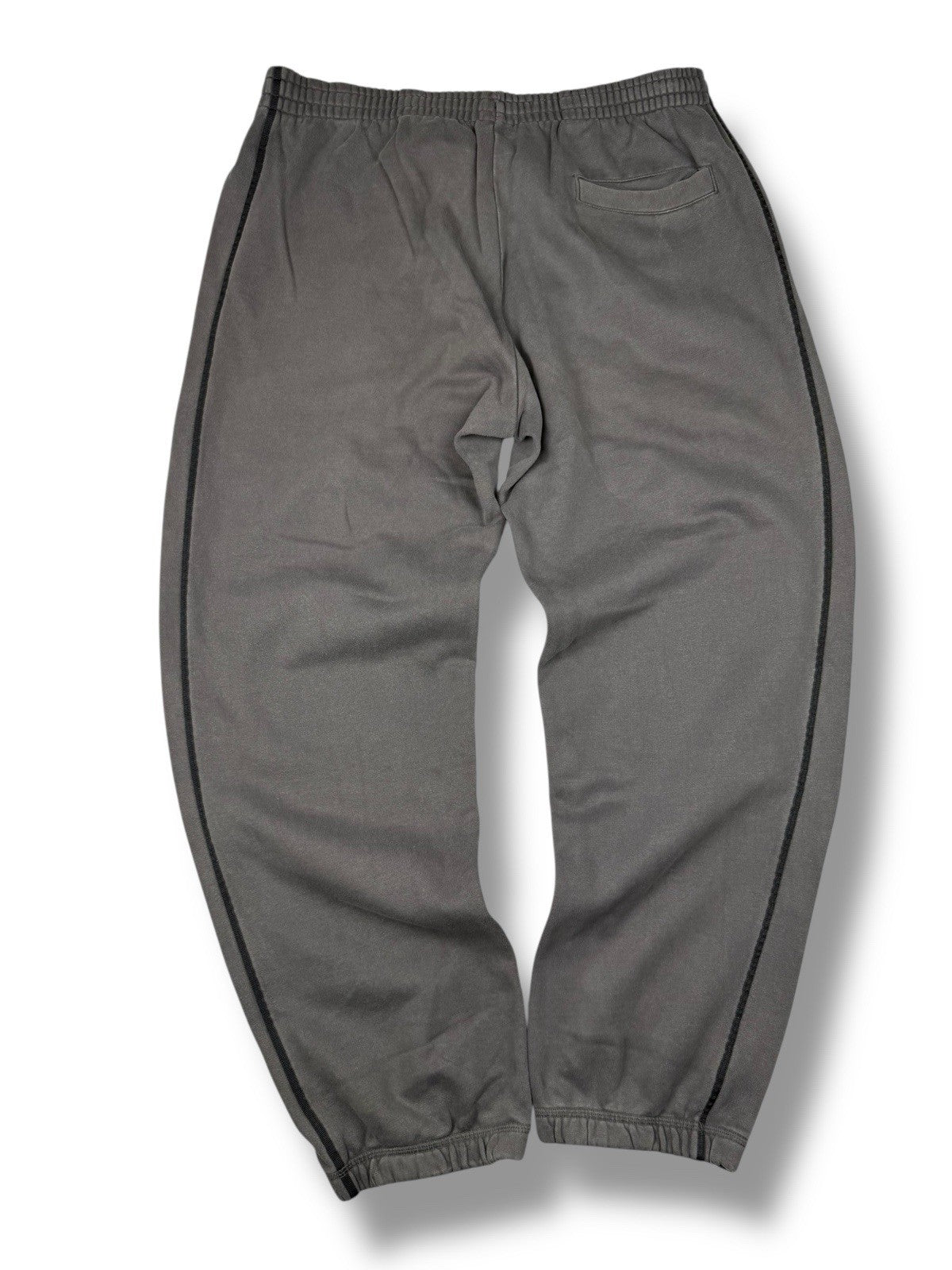 Nike – Jogginghose – Grau mit schwarzem Piping – Größe XL