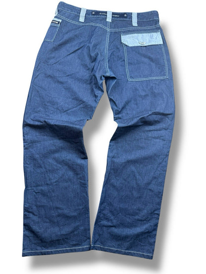 Armani Jeans – Blau mit besonderen Details – Größe W31