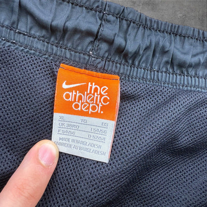 Nike Shorts – Schwarz – Herren XL – Leichtes Nylon – Baggy Fit – mit Piping