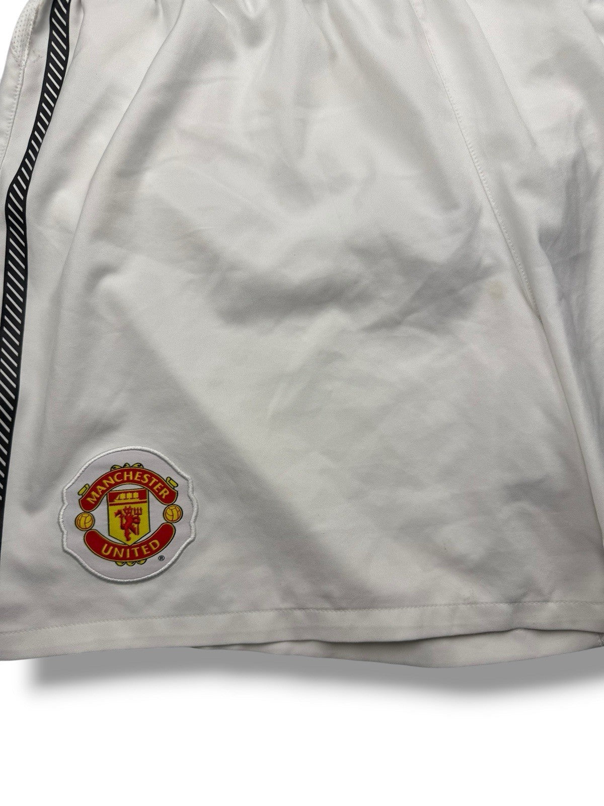 Manchester United Set – Trikot + Shorts – Größe L