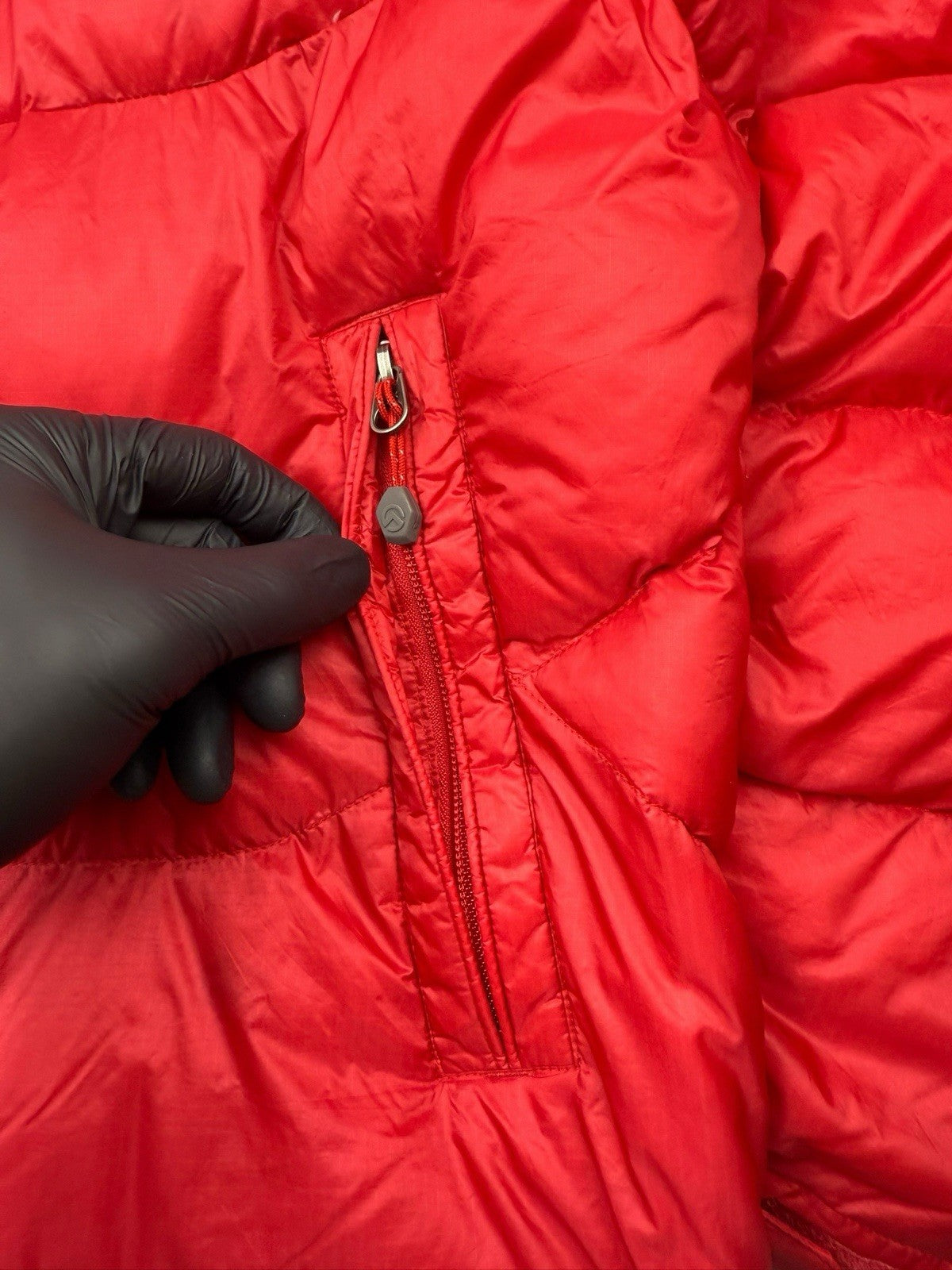 The North Face Puffer Jacket – Rot/Schwarz – Größe S (Label 90) – 800 Fill