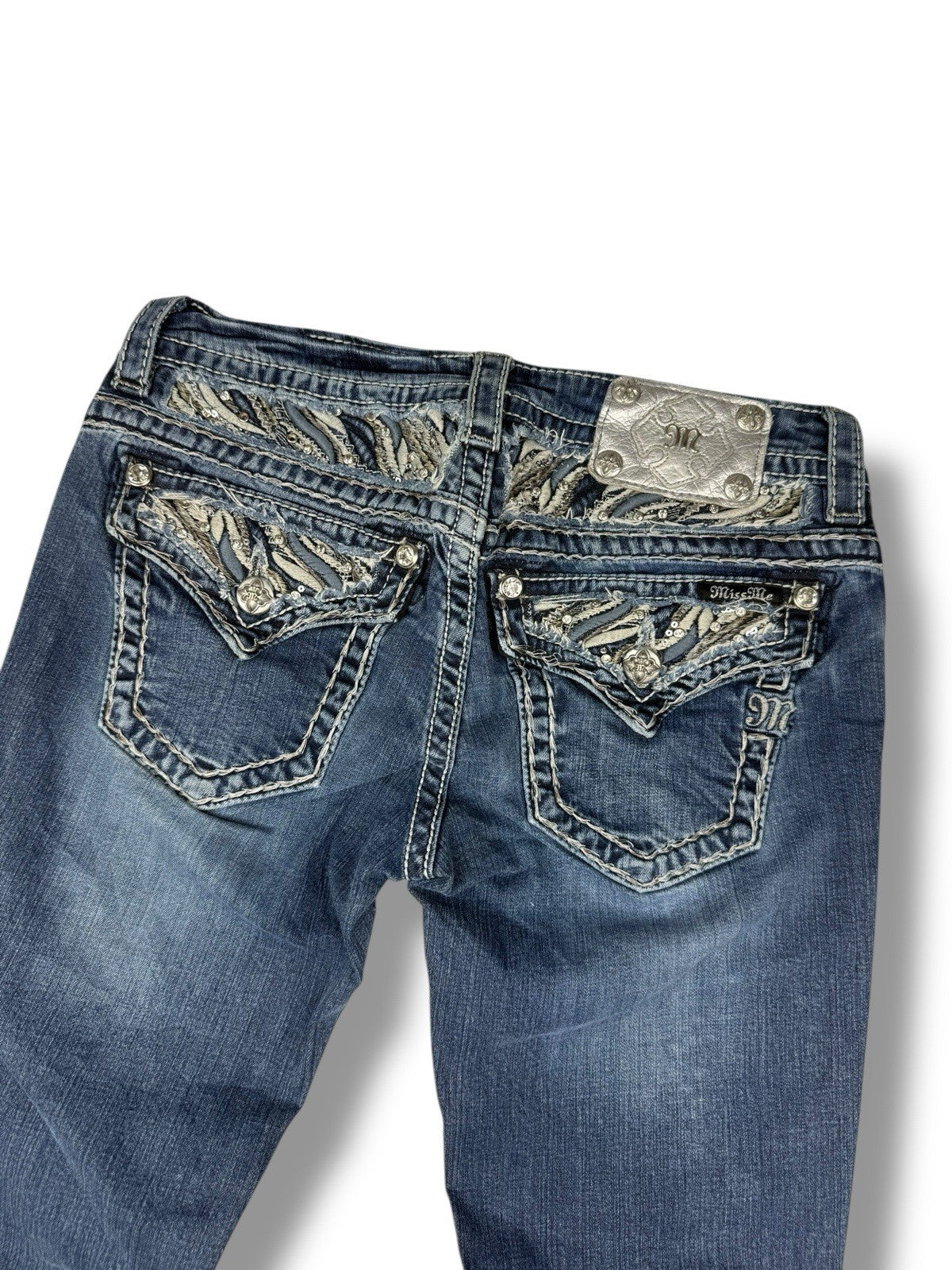 Miss Me Jeans – Dunkelblau – Größe 28 – Flared Bootcut – Signature Backpockets