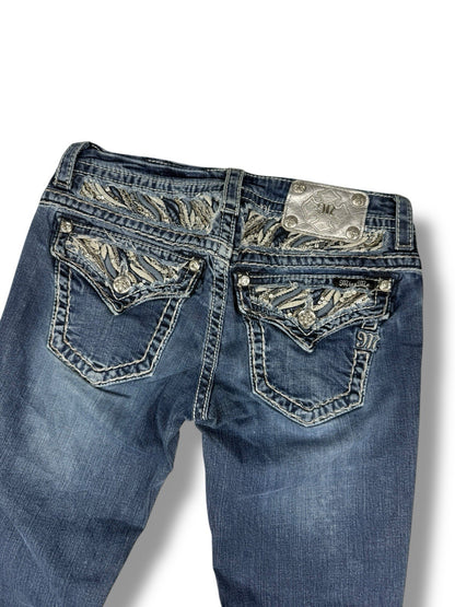 Miss Me Jeans – Dunkelblau – Größe 28 – Flared Bootcut – Signature Backpockets