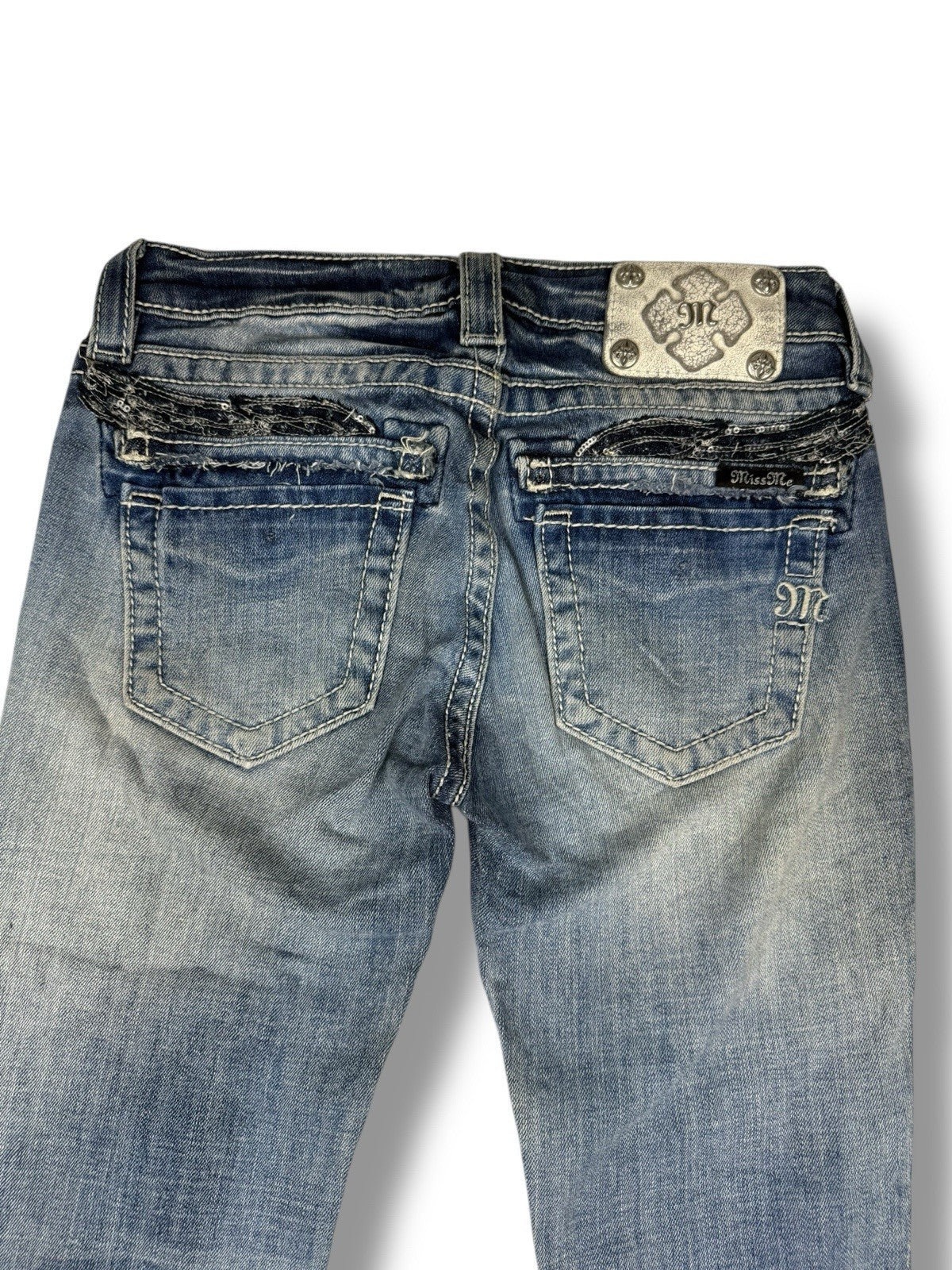Miss Me Jeans – Hellblau – Größe 28 – Flared Bootcut – Engelsflügel Backpockets